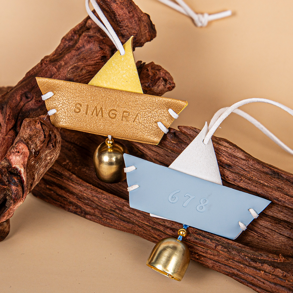 Incense sachet incense bag high school and university entrance exams to pray for blessings sailboat-shaped bell pendant leather durable and dirt-resistant closet car spot incense bag