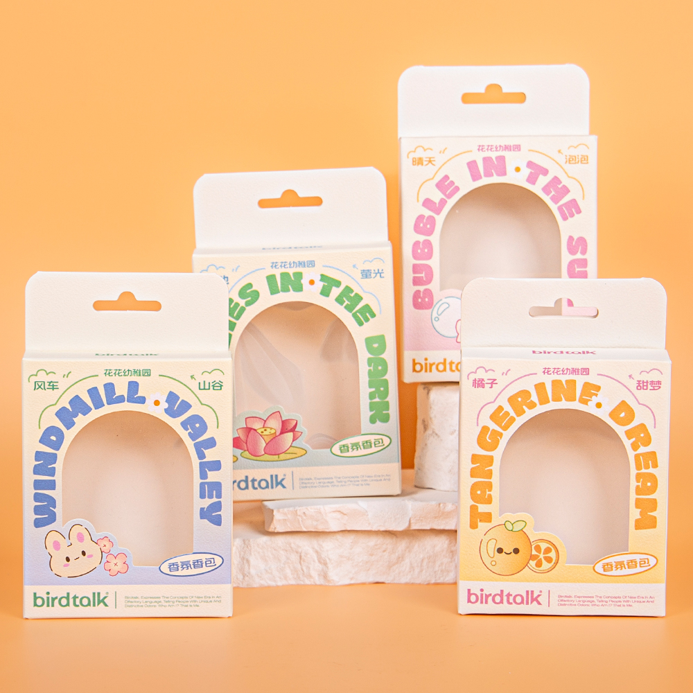 High-value windowed carton, customised exclusive packaging charm   