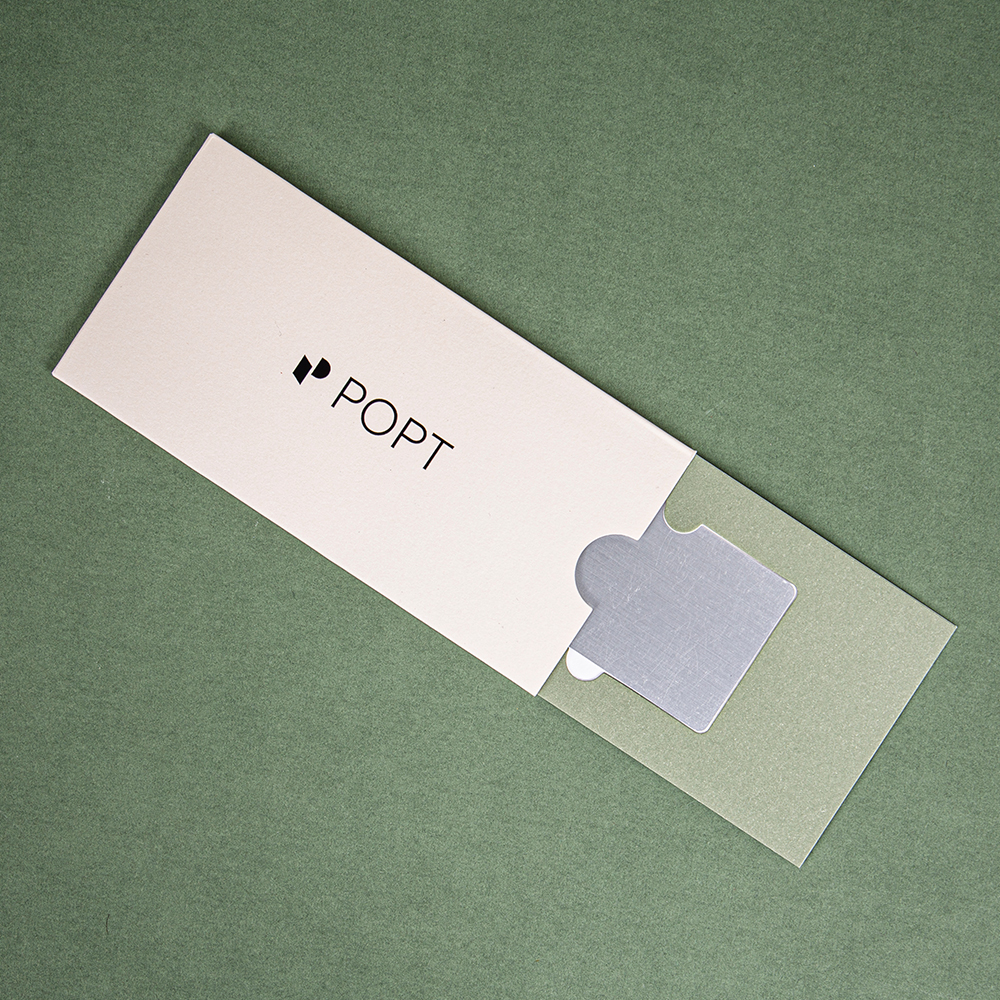 Main Title: Pull-Out Membership Card Holder|Crafting a Sense of Ceremony Within Compact Dimensions