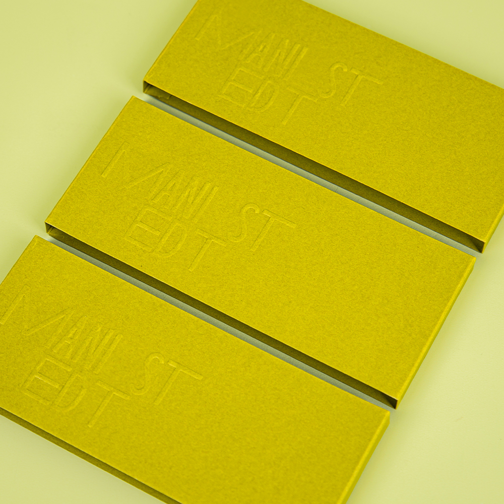 This embossed waistband wraps an understated sophistication around the packaging.