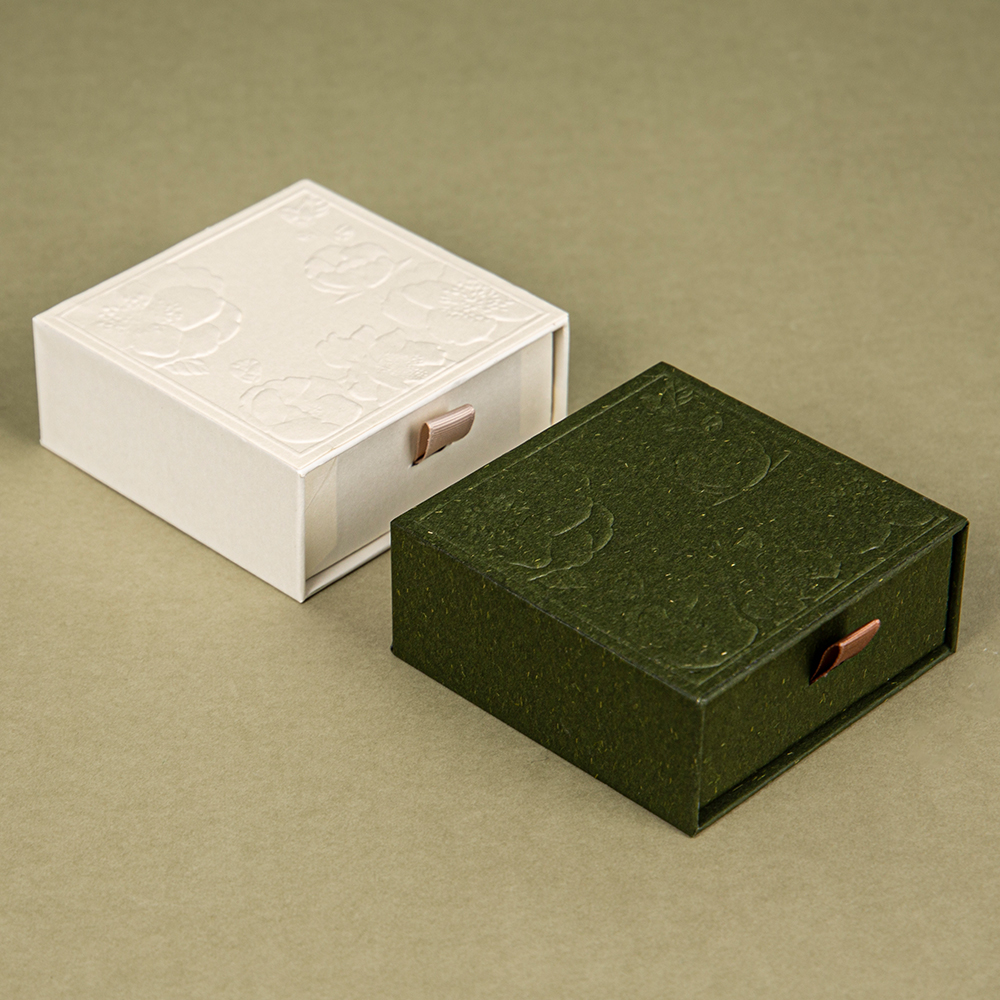 This drawer box wraps the “gentle tenderness hidden within” into its very texture