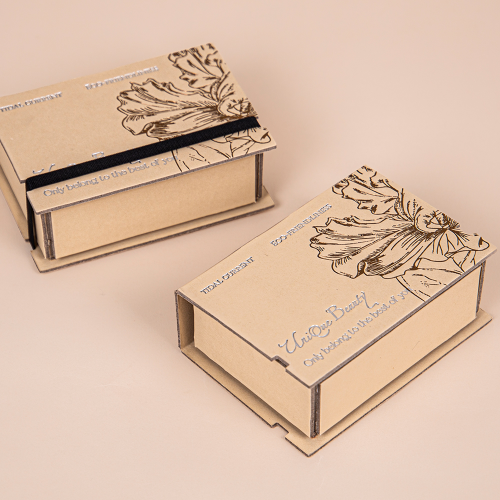 This kraft paper jewellery box encapsulates the tenderness of bygone days within its confines.