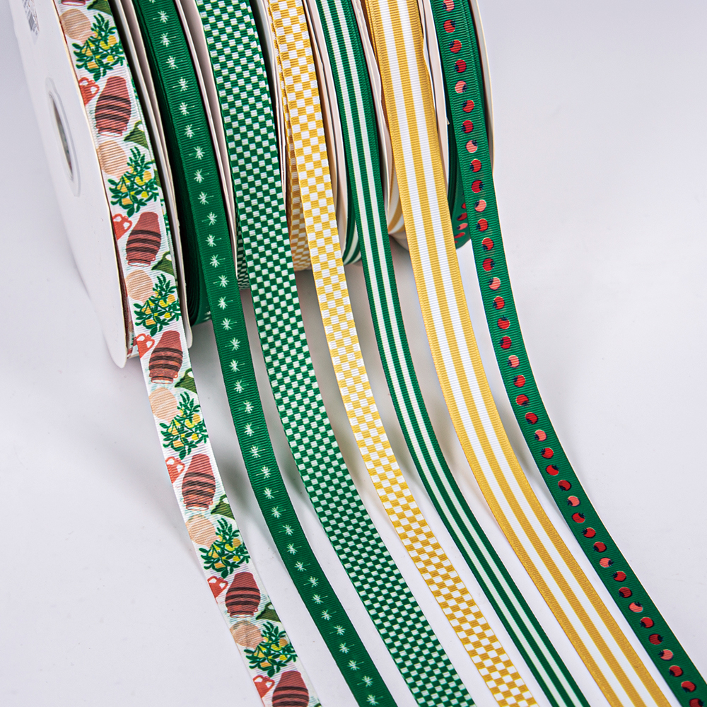 This roll of thread ribbon is a versatile and practical decorative essential.