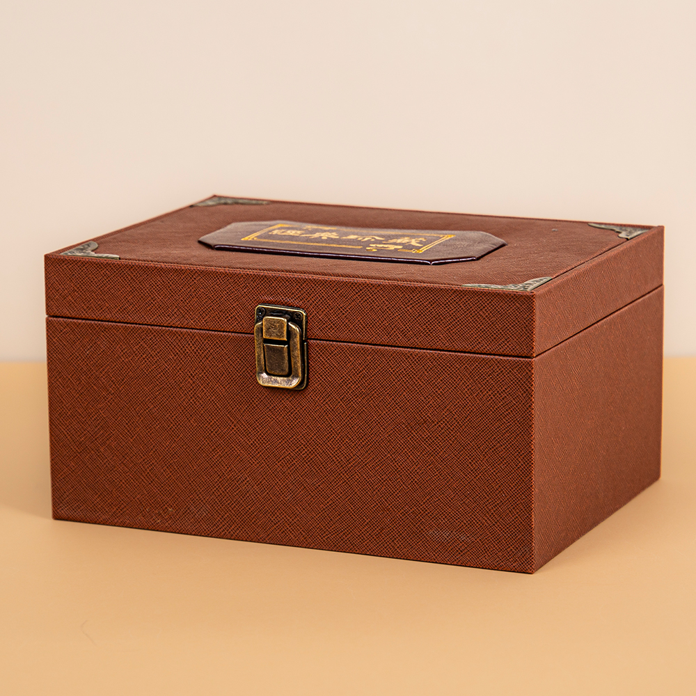 Wooden Box: A Vessel That Holds Both Objects and the Heart
