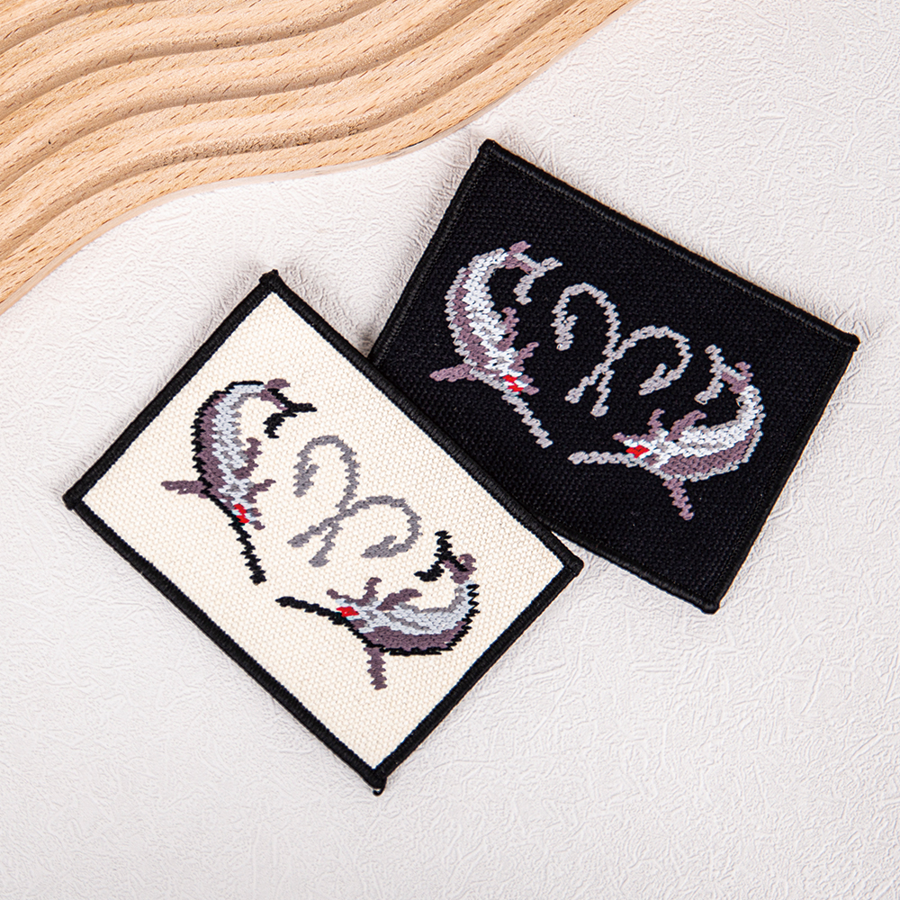 A single woven label, embodying the subtle ingenuity of Eastern aesthetics